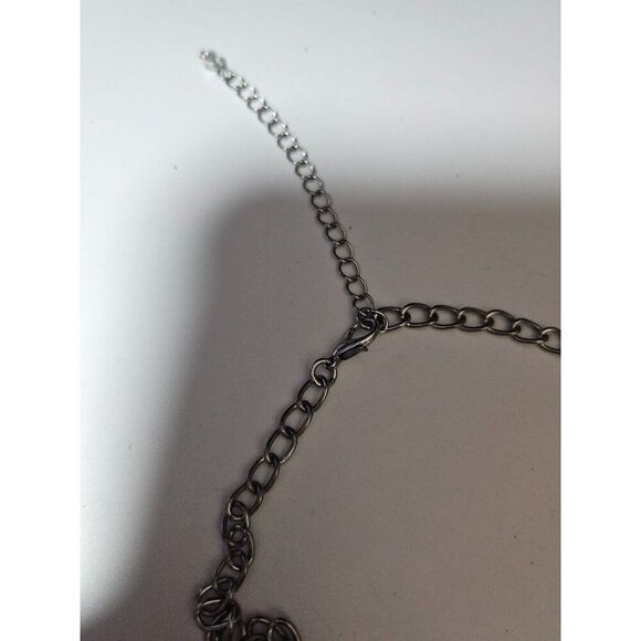 *Sale* Silver tone necklace with black and white pendant - Picture 9 of 11
